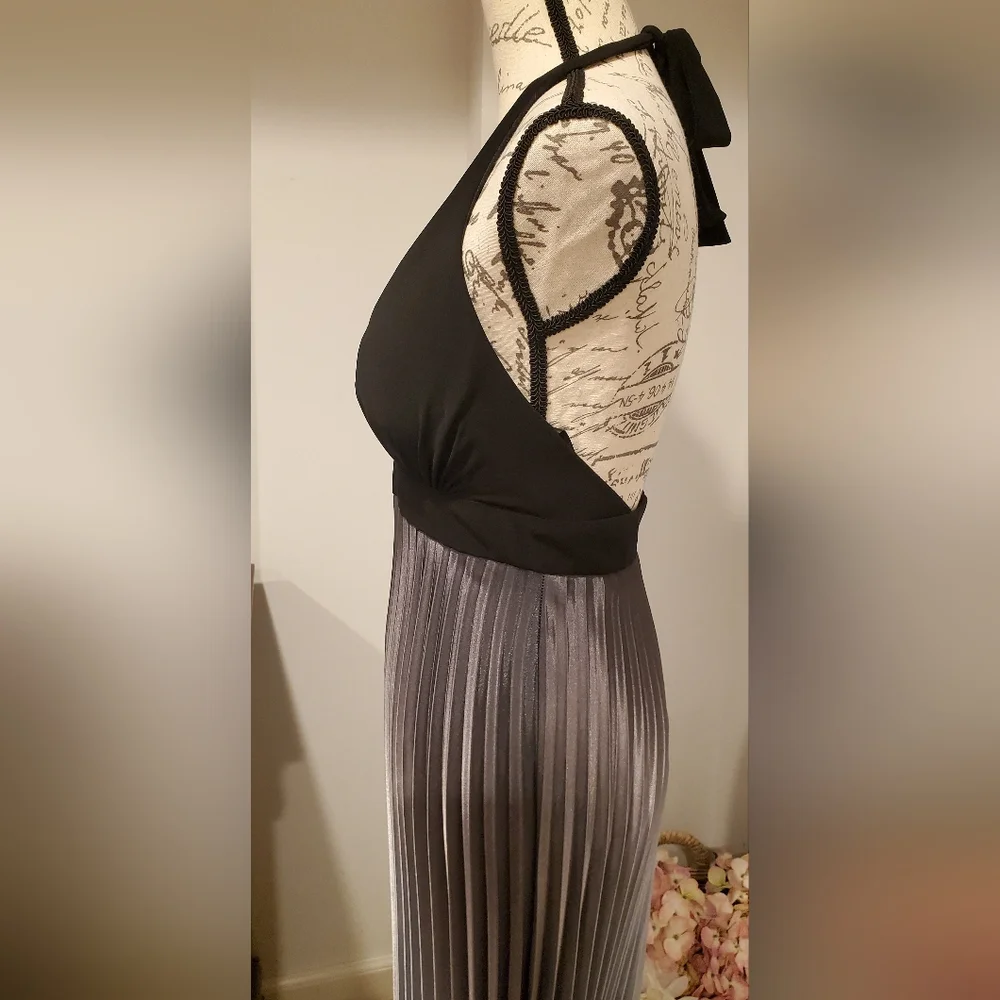 XSCAPE Women's Halter Neck,Open Back, Pleated Black /Silver Maxi Dress Size 8. - Picture 5 of 12